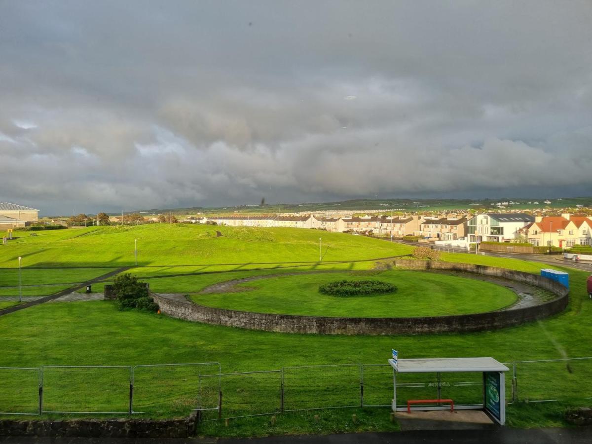 5 Dunluce Park - Portrush By The Sea Apartment Ngoại thất bức ảnh