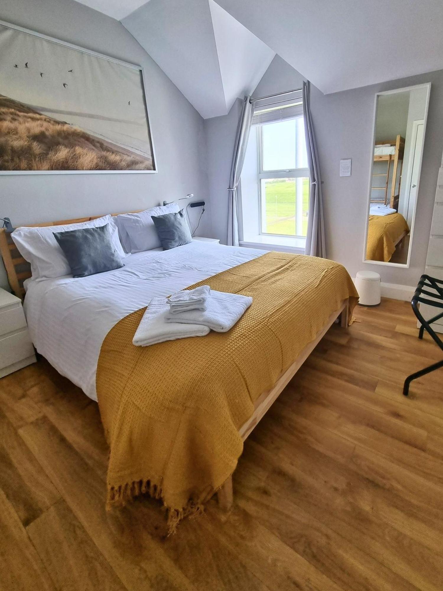 5 Dunluce Park - Portrush By The Sea Apartment Ngoại thất bức ảnh