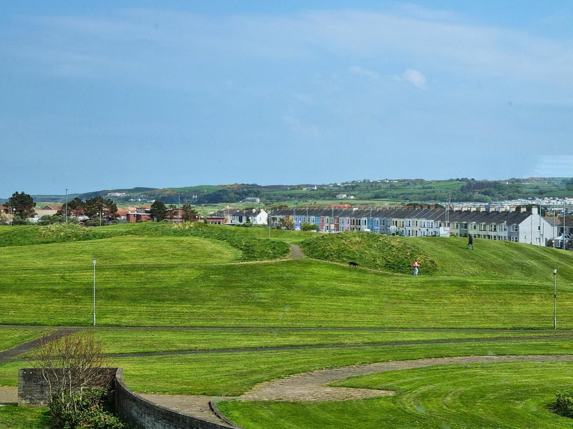 5 Dunluce Park - Portrush By The Sea Apartment Ngoại thất bức ảnh