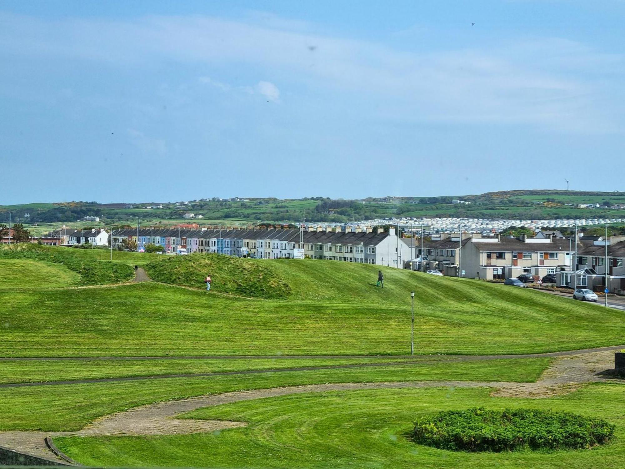 5 Dunluce Park - Portrush By The Sea Apartment Ngoại thất bức ảnh
