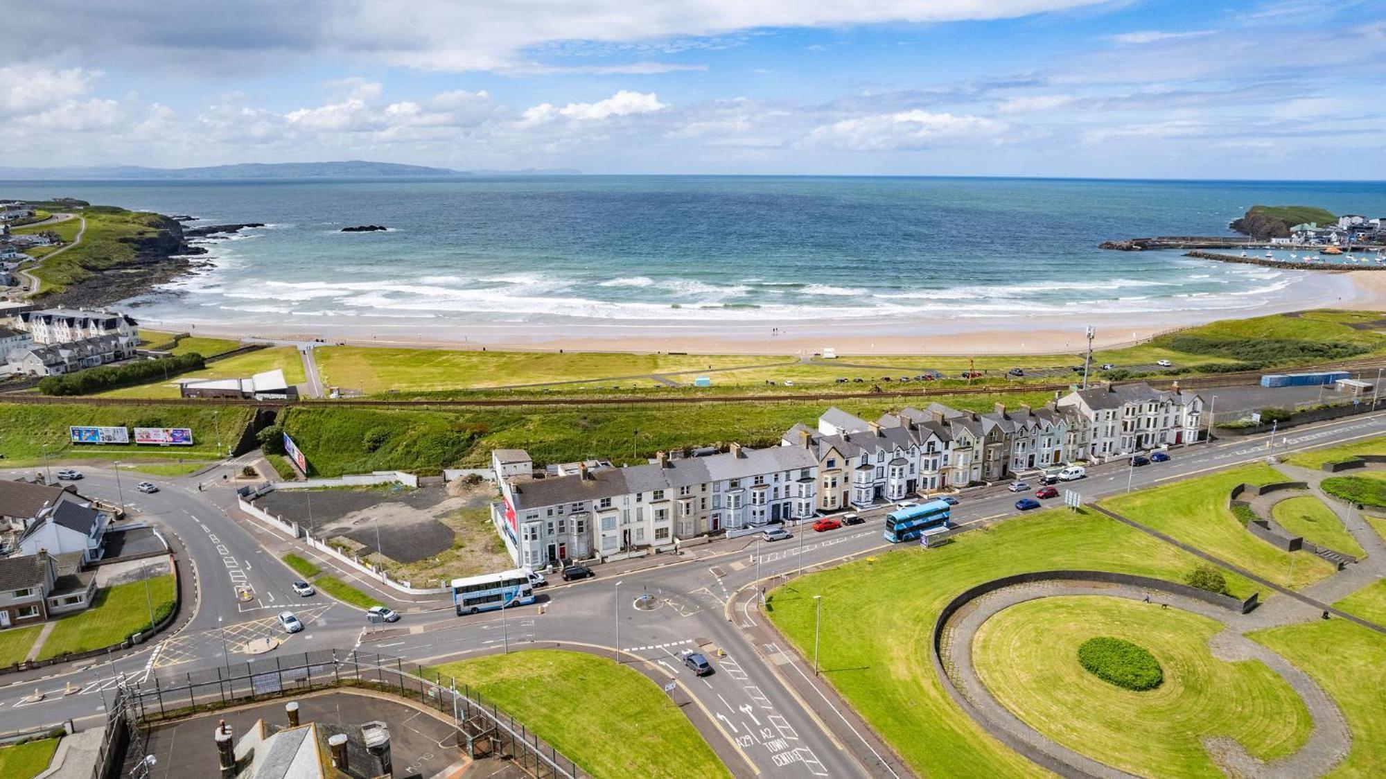 5 Dunluce Park - Portrush By The Sea Apartment Ngoại thất bức ảnh
